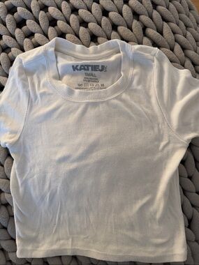 KatieJ NYC White Ribbed Short Sleeve Fitted Tshirt